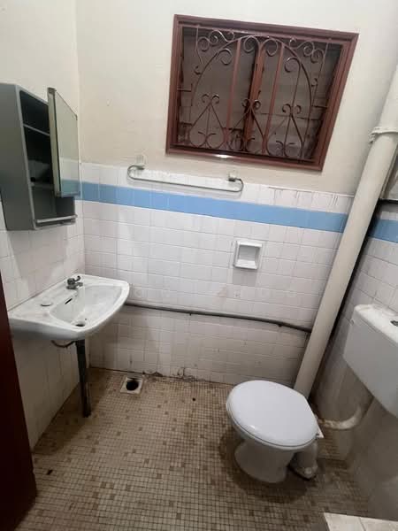 Semi-Detached House for Rent in Johor Bahru (Johor) - Fion Choo - Bathroom - PropertyGuru.com.my