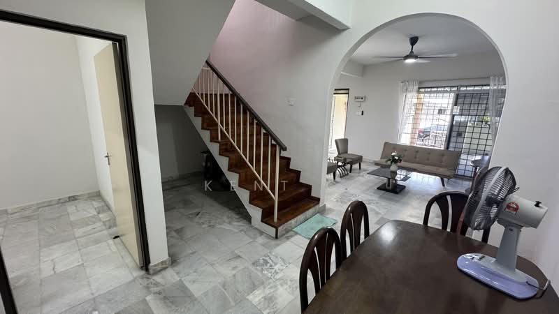 2-storey Terraced House for Sale in Taman Mewah (Ipoh) - Kent C - Living Room - PropertyGuru.com.my