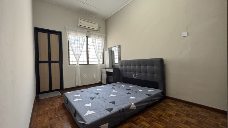 2-storey Terraced House for Sale in Taman Mewah (Ipoh) - Kent C - Bedroom - PropertyGuru.com.my