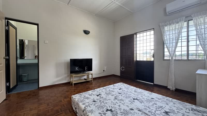 2-storey Terraced House for Sale in Taman Mewah (Ipoh) - Kent C - Bedroom - PropertyGuru.com.my