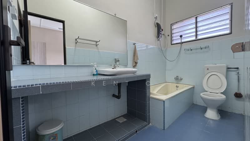 2-storey Terraced House for Sale in Taman Mewah (Ipoh) - Kent C - Bathroom - PropertyGuru.com.my