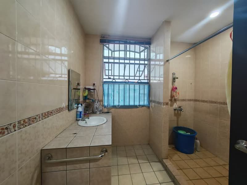 Semi-Detached House for Sale in Kuching (Sarawak) - Alfred Chua - Bathroom - PropertyGuru.com.my