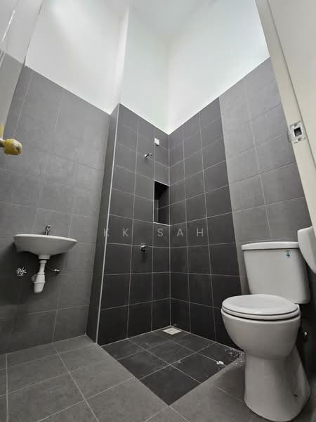 (CHEAPEST BRAND NEW 22x70 FULL LOAN) EBONYLANE @ ECO FOREST, SEMENYIH untuk Untuk Dijual - RM 538,000, Mac 2026 - Bathroom - PropertyGuru.com.my