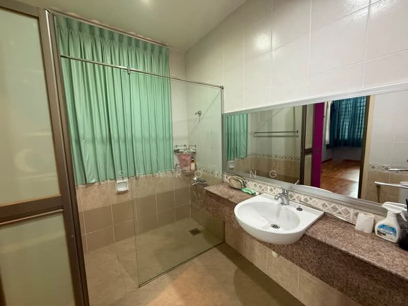 Semi-Detached House for Sale in Taman Perling (Perling) - Sharon Ng - Bathroom - PropertyGuru.com.my
