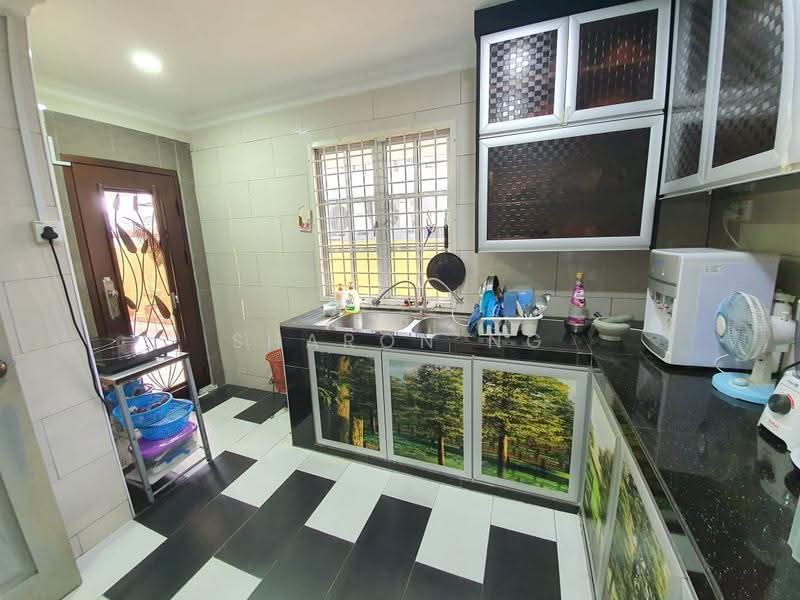 Rumah Berkembar untuk Dijual di Taman Perling (Perling) - Sharon Ng - Kitchen - PropertyGuru.com.my