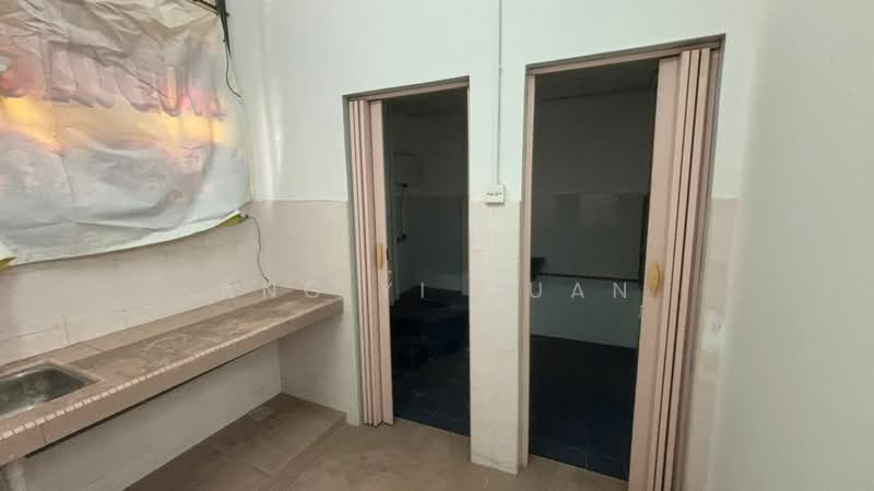 Jalan Kepong besar untuk Untuk Disewa - RM 6,500 /bulan, Apr 2026 - Bathroom - PropertyGuru.com.my