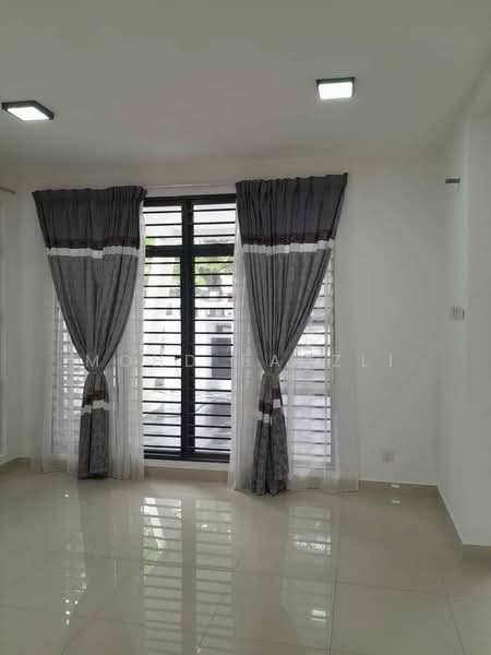 2-storey Terraced House for Sale in Laman Glenmarie (Shah Alam) - Mohd Fadzli - Living Room - PropertyGuru.com.my