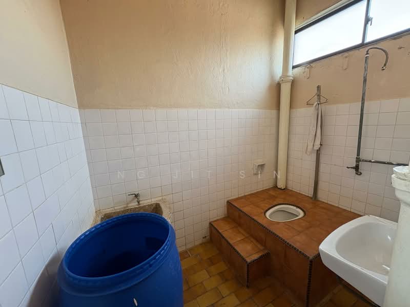 Shop / Office for Rent in George Town (Penang) - Ng Jit Sin - Bathroom - PropertyGuru.com.my