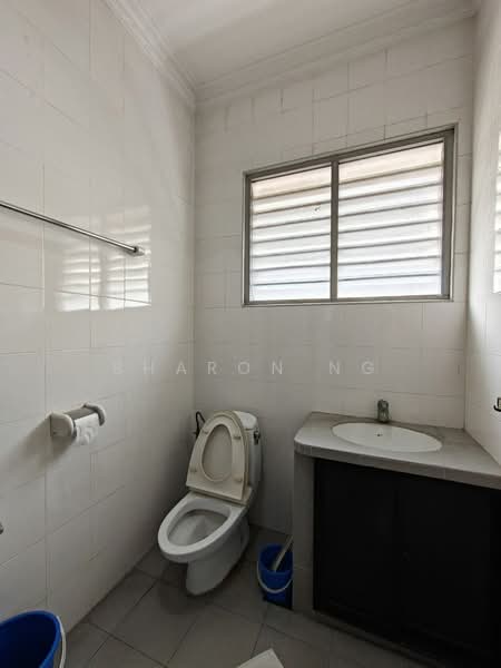 Semi-Detached House for Sale in Taman Pelangi (Johor Bahru) - Sharon Ng - Bathroom - PropertyGuru.com.my