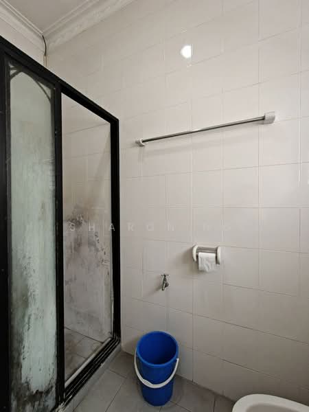 Semi-Detached House for Sale in Taman Pelangi (Johor Bahru) - Sharon Ng - Bathroom - PropertyGuru.com.my