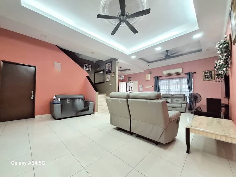 Taman Prima Tropika untuk Untuk Dijual - RM 890,000, Mac 2026 - Living Room - PropertyGuru.com.my