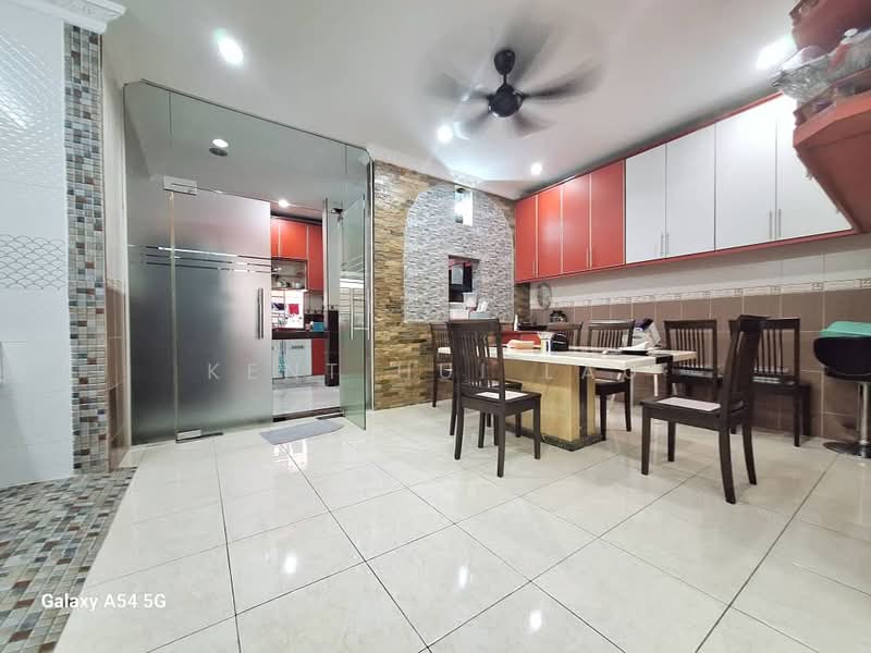 Taman Prima Tropika untuk Untuk Dijual - RM 890,000, Mac 2026 - Dining Room - PropertyGuru.com.my