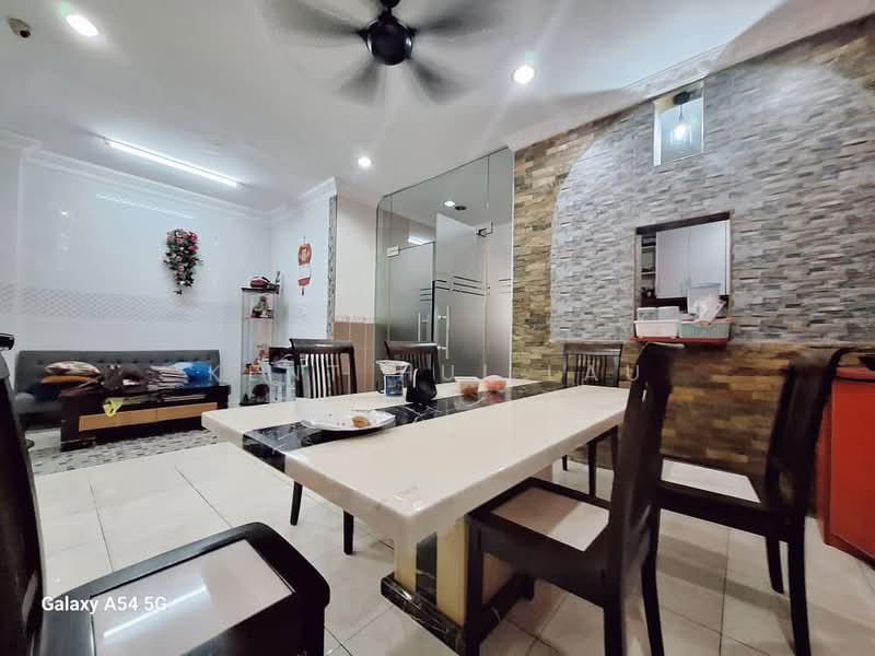 Taman Prima Tropika untuk Untuk Dijual - RM 890,000, Mac 2026 - Dining Room - PropertyGuru.com.my