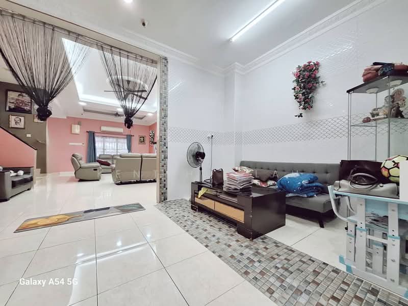 Taman Prima Tropika untuk Untuk Dijual - RM 890,000, Mac 2026 - Living Room - PropertyGuru.com.my