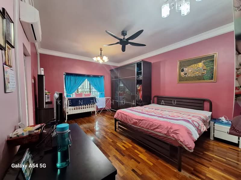 Taman Prima Tropika untuk Untuk Dijual - RM 890,000, Mac 2026 - Bedroom - PropertyGuru.com.my