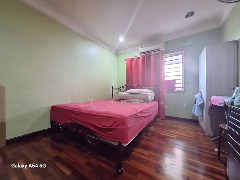 Taman Prima Tropika untuk Untuk Dijual - RM 890,000, Mac 2026 - Bedroom - PropertyGuru.com.my