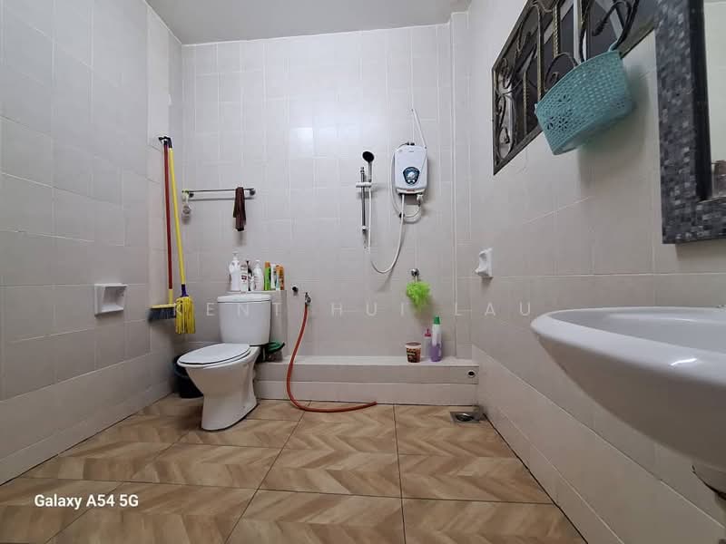 Taman Prima Tropika untuk Untuk Dijual - RM 890,000, Mac 2026 - Bathroom - PropertyGuru.com.my