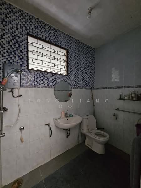 2 Storey Terrace Taman Jalan Goh Guan Ho Georgetown Jelutong House For Sale untuk Untuk Dijual - RM 1,000,000, Mac 2026 - Bathroom - PropertyGuru.com.my