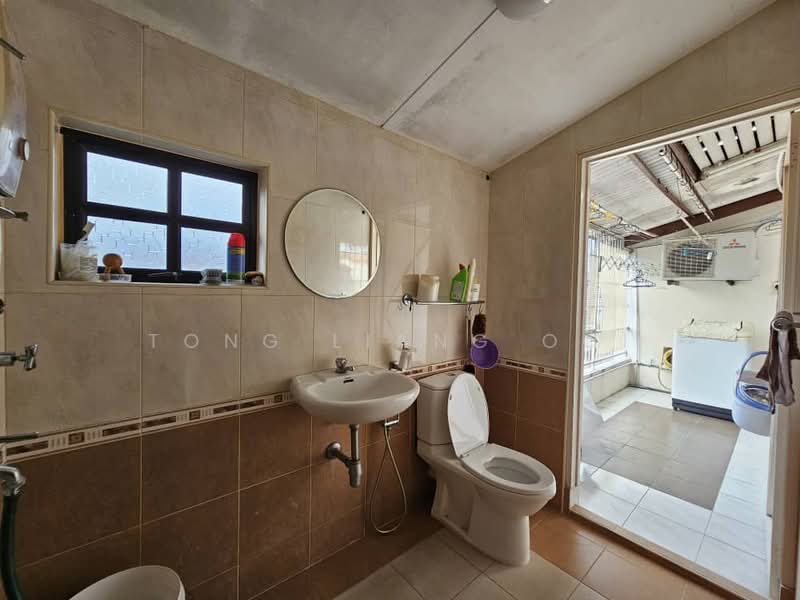 2 Storey Terrace Taman Jalan Goh Guan Ho Georgetown Jelutong House For Sale untuk Untuk Dijual - RM 1,000,000, Mac 2026 - Bathroom - PropertyGuru.com.my