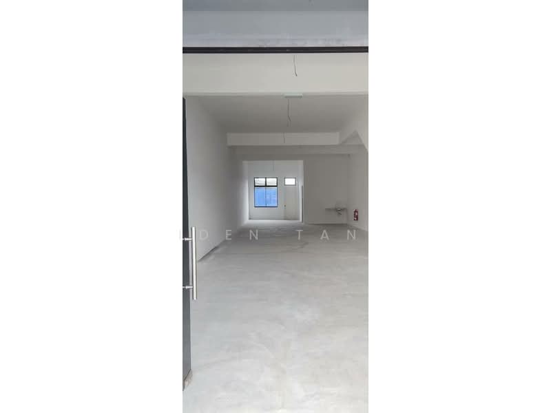 Shop / Office for Rent in Taman Bukit Kaze (Ulu Tiram) - Iden Tan - Interior - PropertyGuru.com.my
