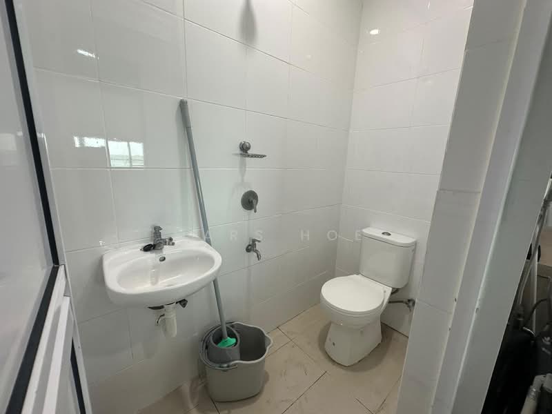 Service Residence for Rent at Southern Marina Residences - Mars Hoe - Bathroom - PropertyGuru.com.my