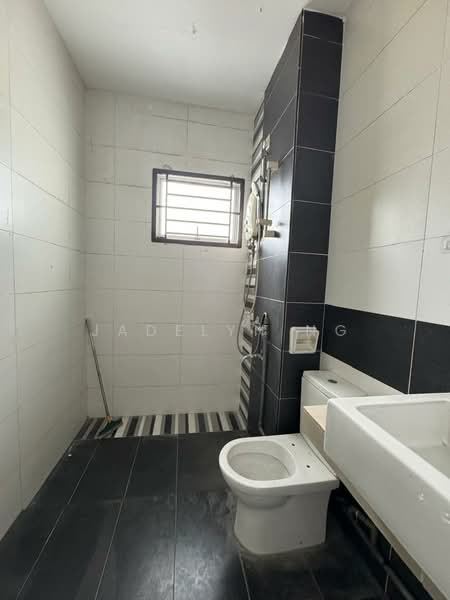 Rumah Teres 2 Tingkat untuk Disewa di Kulai (Johor) - Jadelyn Ng - Bathroom - PropertyGuru.com.my
