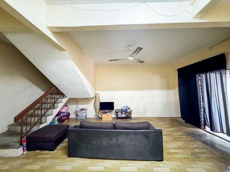 2-storey Terraced House for Sale in Taman Sri Serdang (Seri Kembangan) - Firdaus Husin - Living Room - PropertyGuru.com.my