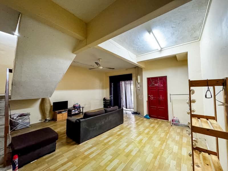 2-storey Terraced House for Sale in Taman Sri Serdang (Seri Kembangan) - Firdaus Husin - Living Room - PropertyGuru.com.my