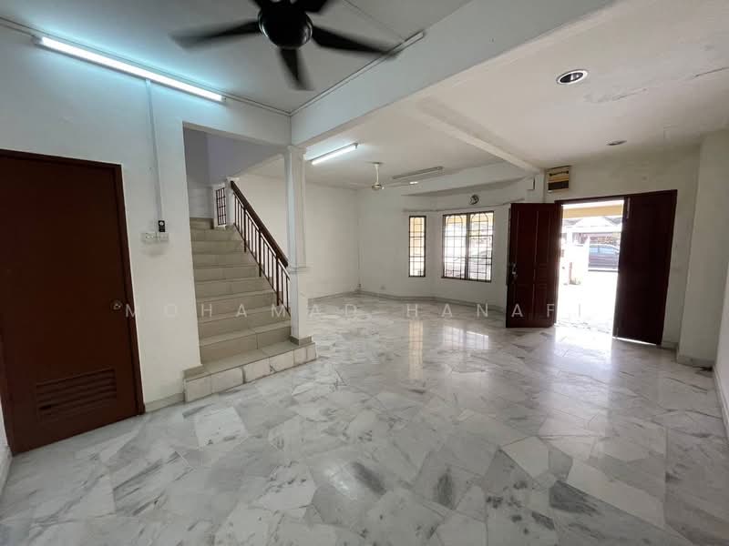 2-storey Terraced House for Sale in Usj 9 (Subang Jaya) - Mohamad Hanafi - Living Room - PropertyGuru.com.my