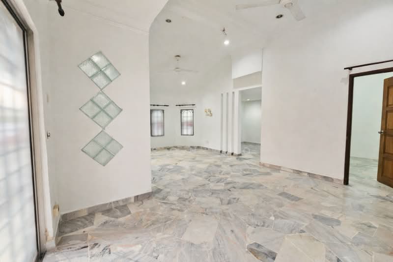 Rumah Teres 1.5 Tingkat untuk Dijual di Taman Alam Megah (Shah Alam) - Jason Ooi - Living Room - PropertyGuru.com.my