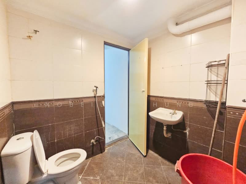 1.5-storey Terraced House for Sale in Taman Alam Megah (Shah Alam) - Nobeille Chung - Bathroom - PropertyGuru.com.my