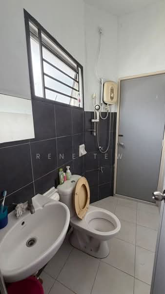 2-storey Terraced House for Sale in Setia Tropika (Johor Bahru) - Rene Tew - Bathroom - PropertyGuru.com.my