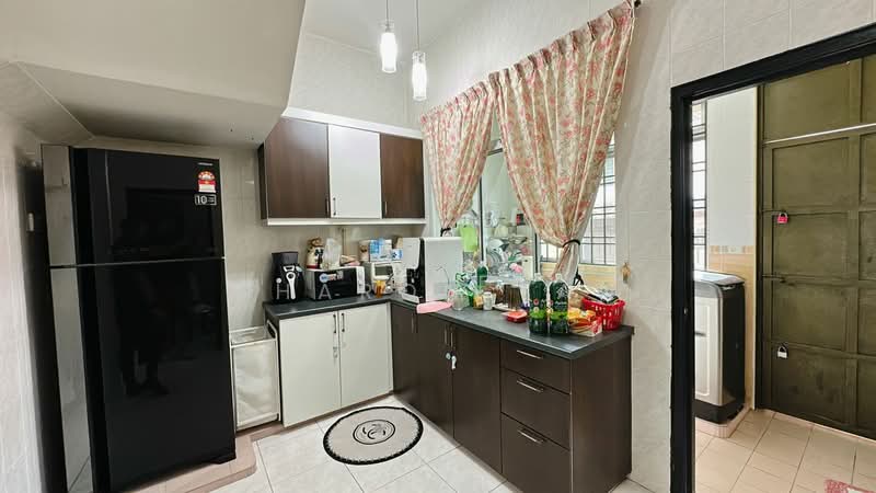 Taman Daya - Jalan Nibong 32 untuk Untuk Dijual - RM 700,000, Mac 2026 - Kitchen - PropertyGuru.com.my