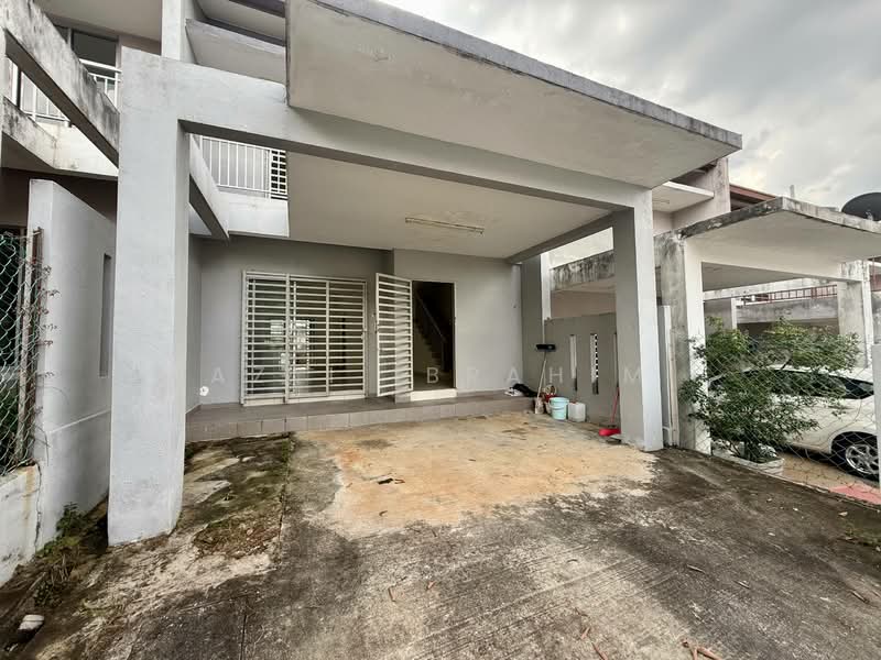 2-storey Terraced House for Sale in Shah Alam (Selangor) - Azli Ibrahim - Exterior - PropertyGuru.com.my