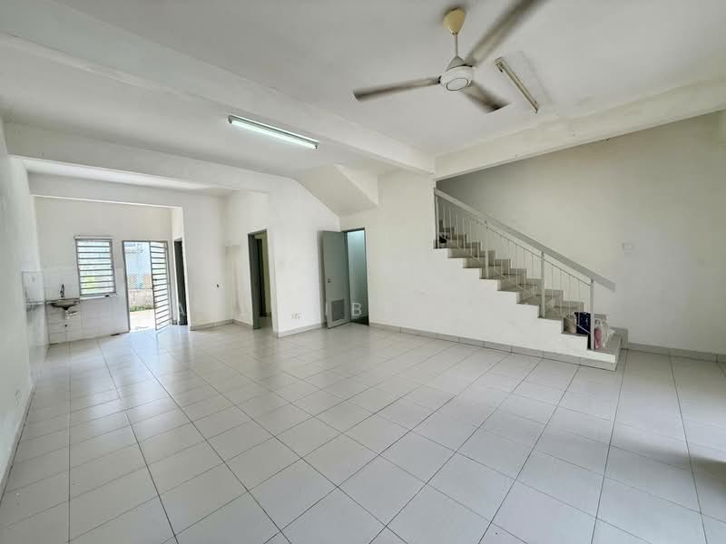2-storey Terraced House for Sale in Shah Alam (Selangor) - Azli Ibrahim - Living Room - PropertyGuru.com.my