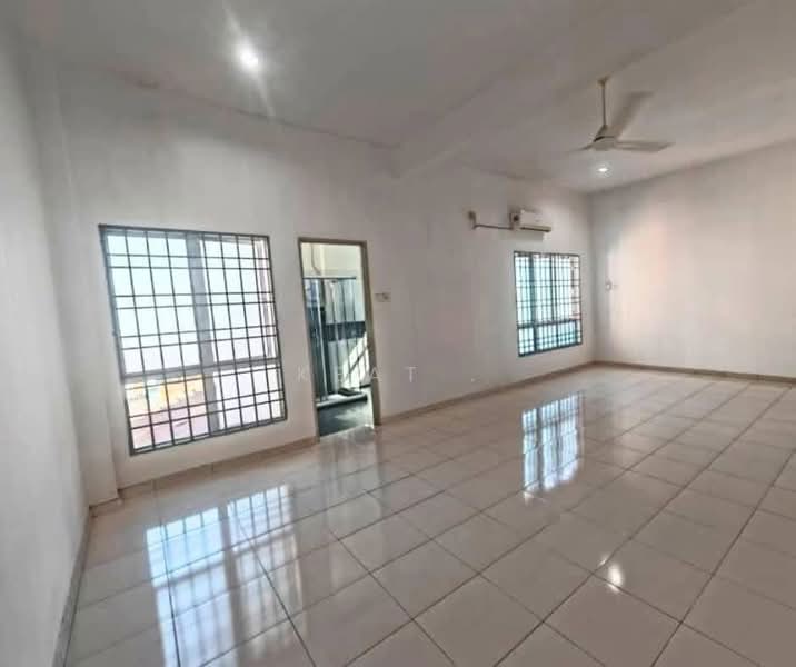 2-storey Terraced House for Sale in Ipoh (Perak) - KEAT . - Living Room - PropertyGuru.com.my