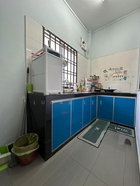 2-storey Terraced House for Sale in Bandar Seri Alam (Masai) - Lucas Lee - Kitchen - PropertyGuru.com.my