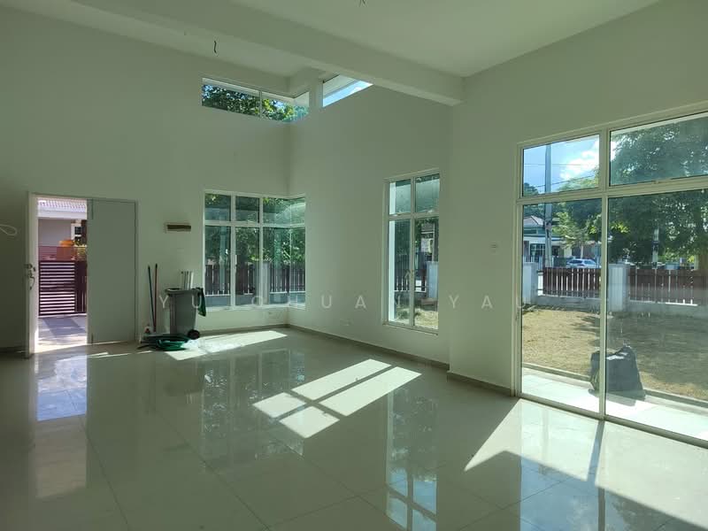 Bungalow for Sale in Taman Belimbing Setia (Durian Tunggal) - Yu Chuan Yau - Living Room - PropertyGuru.com.my