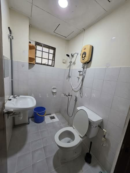 2-storey Terraced House for Rent in Bandar Utama 10 (Bandar Utama) - Allen Tan - Bathroom - PropertyGuru.com.my