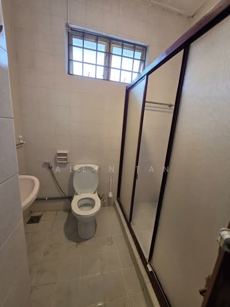 2-storey Terraced House for Rent in Bandar Utama 10 (Bandar Utama) - Allen Tan - Bathroom - PropertyGuru.com.my