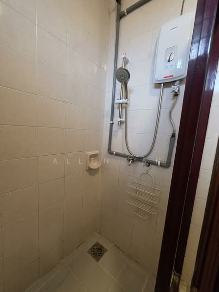 2-storey Terraced House for Rent in Bandar Utama 10 (Bandar Utama) - Allen Tan - Bathroom - PropertyGuru.com.my