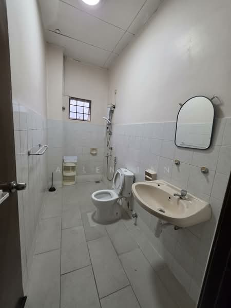 2-storey Terraced House for Rent in Bandar Utama 10 (Bandar Utama) - Allen Tan - Bathroom - PropertyGuru.com.my