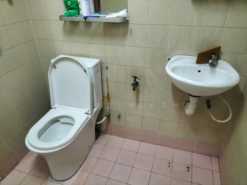 Apartment for Rent at Taman Naga Emas Apartment - Jocelyn Koh - Bathroom - PropertyGuru.com.my