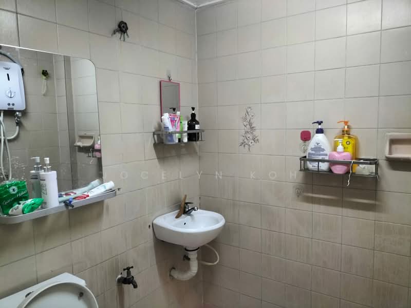 Apartment for Rent at Taman Naga Emas Apartment - Jocelyn Koh - Bathroom - PropertyGuru.com.my