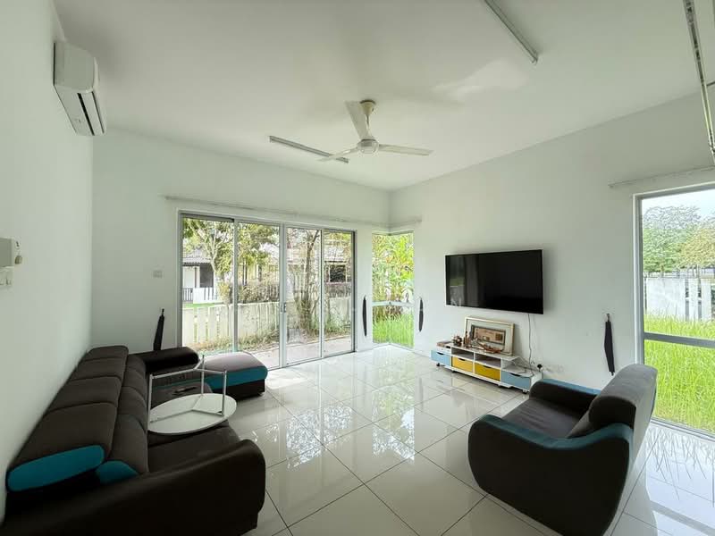 Terraced House for Sale in Bandar Tropicana Aman (Telok Panglima Garang) - Lim Jeon - Living Room - PropertyGuru.com.my