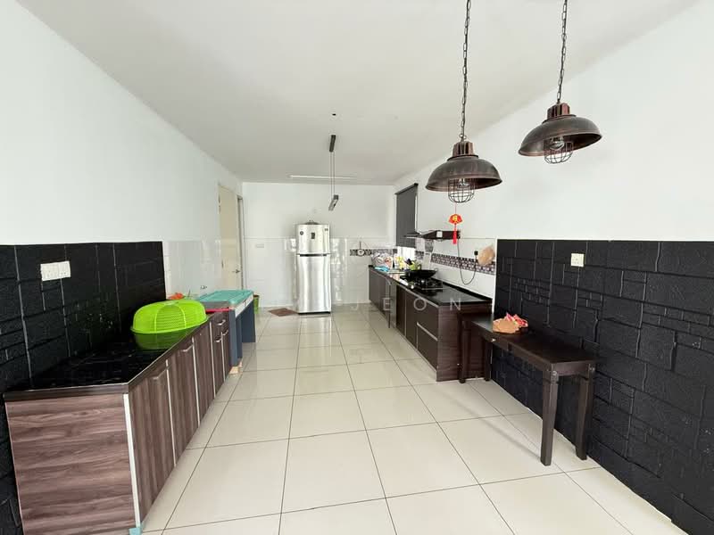 Terraced House for Sale in Bandar Saujana Putra (Tanjong Duabelas) - Lim Jeon - Kitchen - PropertyGuru.com.my