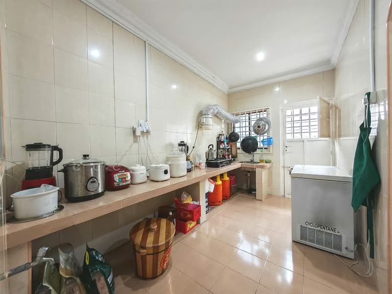 Taman Desa Jaya @ Johor Jaya untuk Untuk Dijual - RM 680,000, Mac 2026 - Kitchen - PropertyGuru.com.my