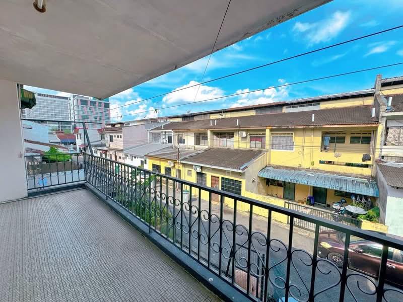 2-storey Terraced House for Sale in Johor Bahru (Johor) - Fion Choo - Balcony - PropertyGuru.com.my