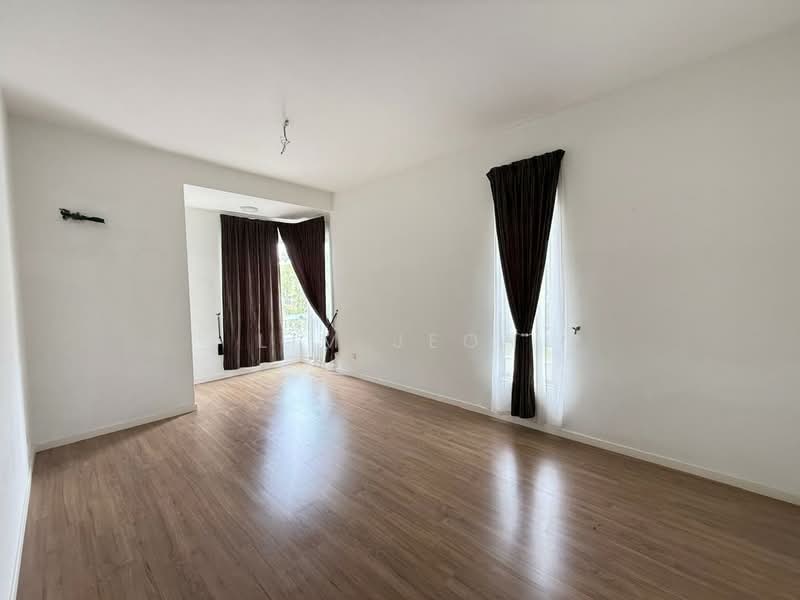 Terraced House for Sale in Bandar Saujana Putra (Tanjong Duabelas) - Lim Jeon - Living Room - PropertyGuru.com.my