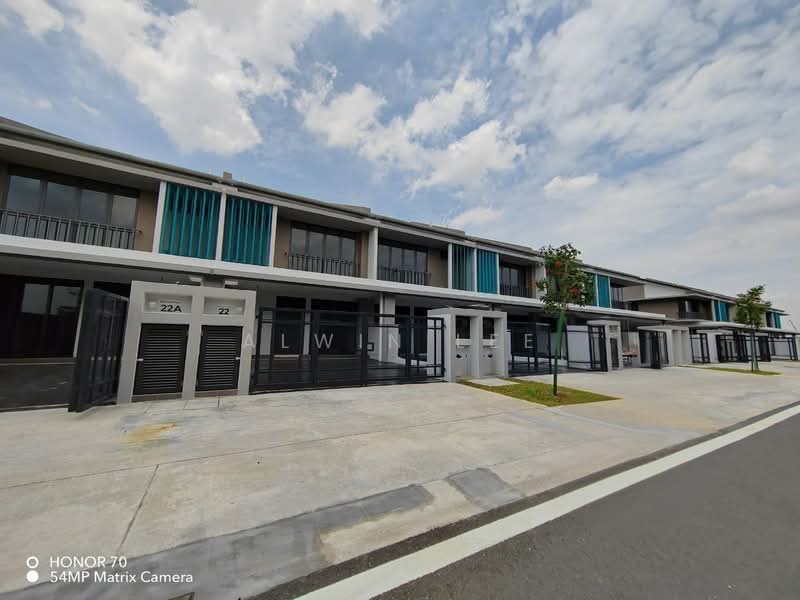 Bandar Bukit Raja untuk Untuk Disewa - RM 1,700 /bulan, Mac 2026 - Exterior - PropertyGuru.com.my